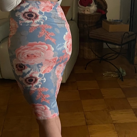 Floral high waisted skirt never worn - Picture 2 of 2
